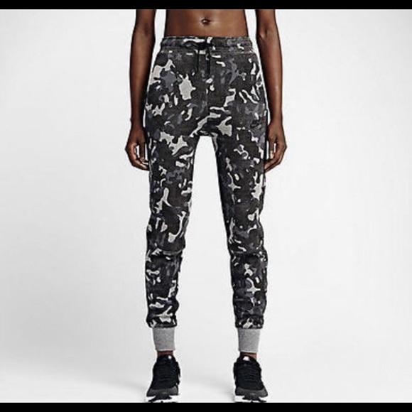 camouflage tracksuit womens nike